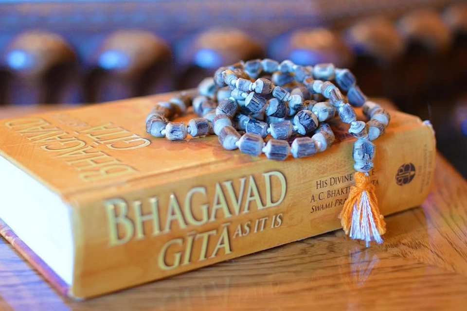 Best life lessons from Bhagavad Gita to overcome stress